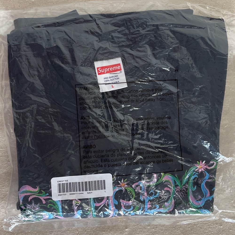 ⭐️ Supreme “Crest” Tee Shirt, Navy Blue Graphic Sz L, 100% Authentic, NEW NIP - Picture 3 of 9